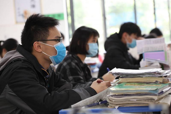 凡俗高中庸优质本科同期扩容，国度正在为“中等生”再行铺路